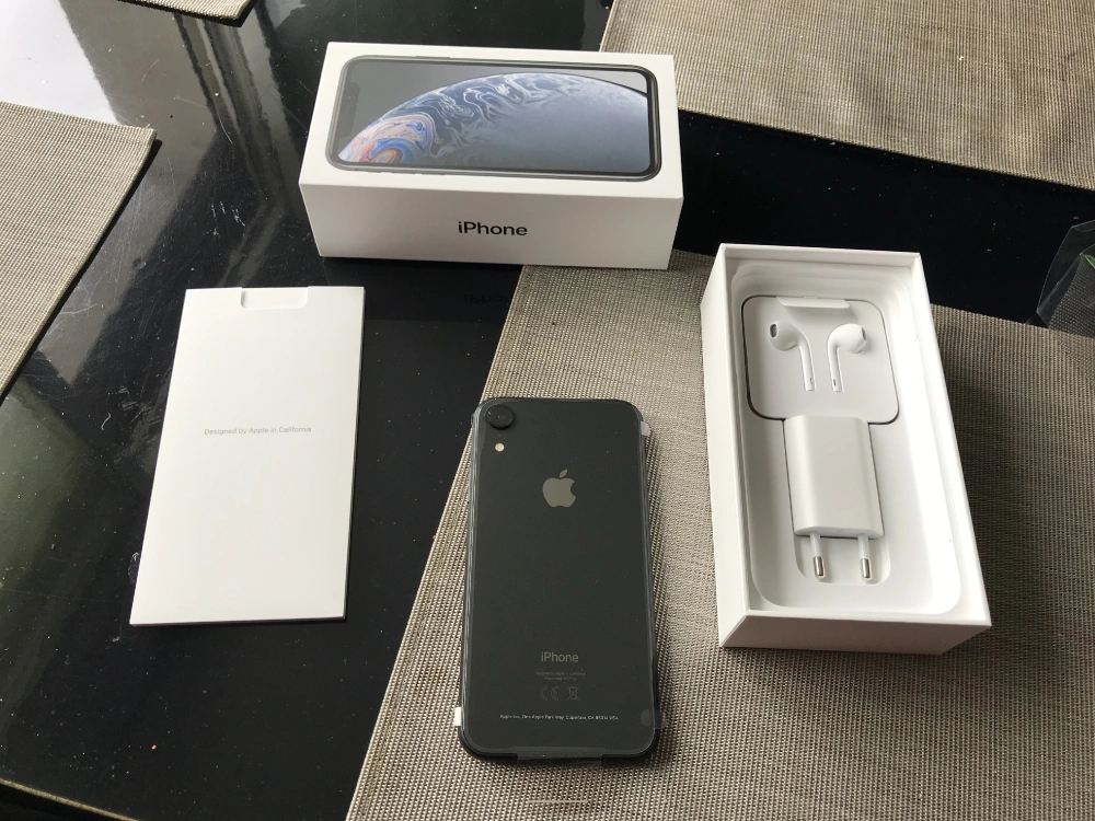 iPhone XR  black 64GB